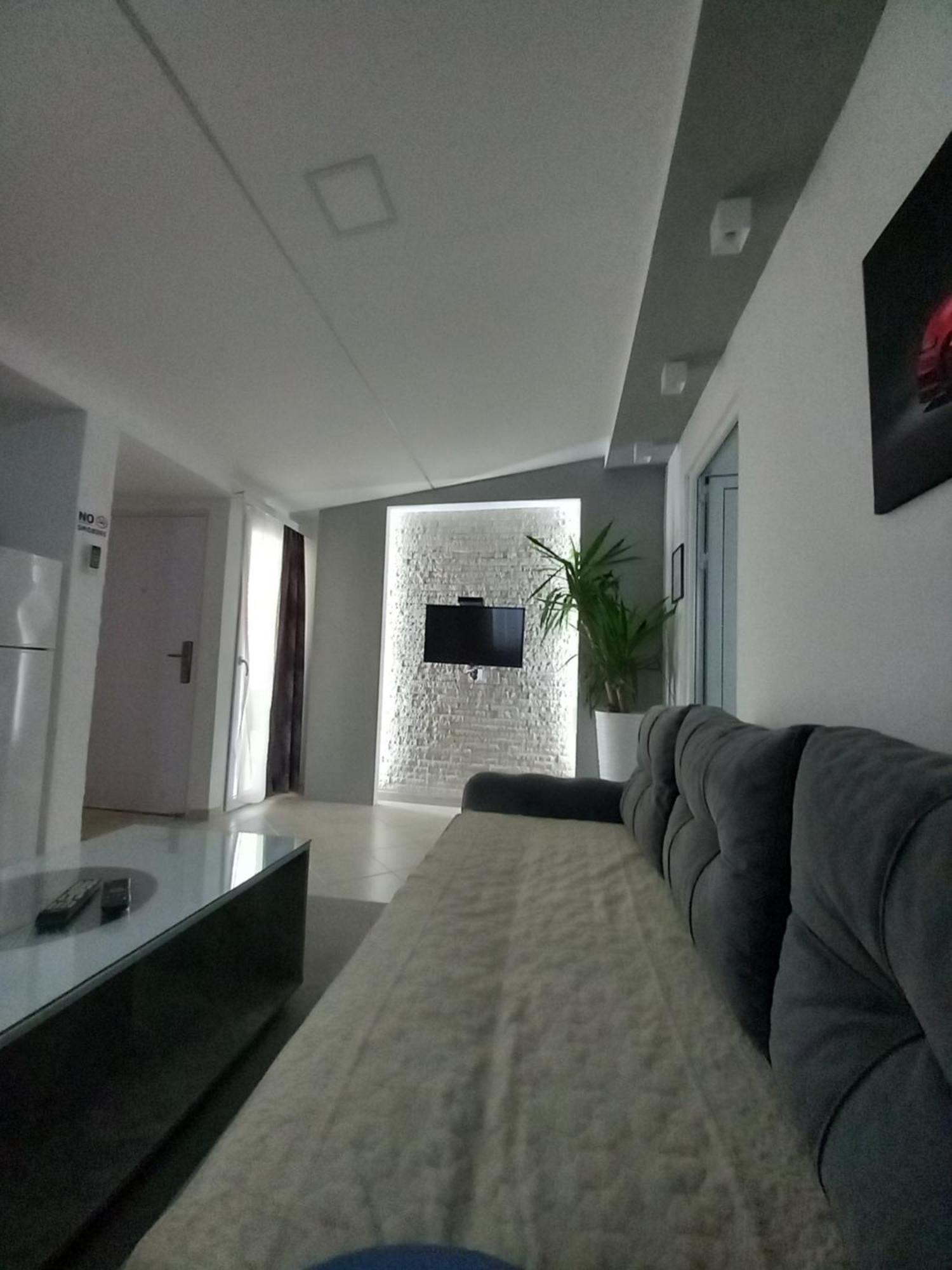 Apartments Doha Улцинь Екстер'єр фото